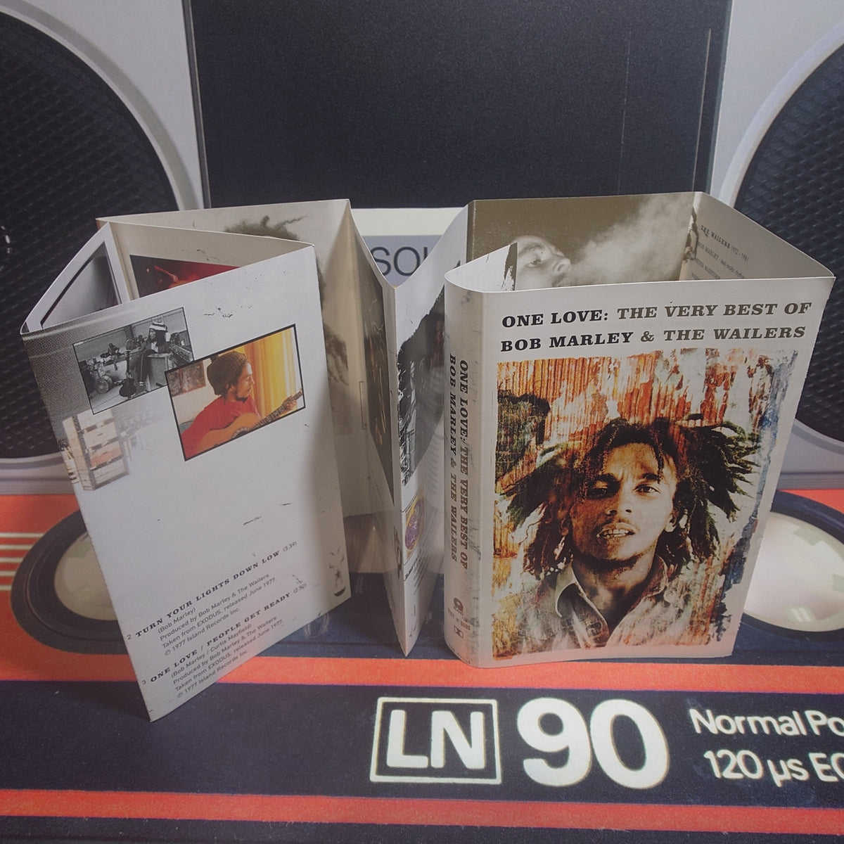BOB MARLEY: ONE LOVE - THE VERY BESY OF BOB MARLEY AND THE WAILERS (Cassette)